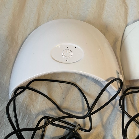 Two functioning LED nail lamps with cords - Picture 4 of 5